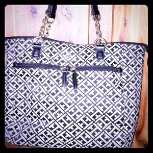 Tommy Hilfiger medium size handbag